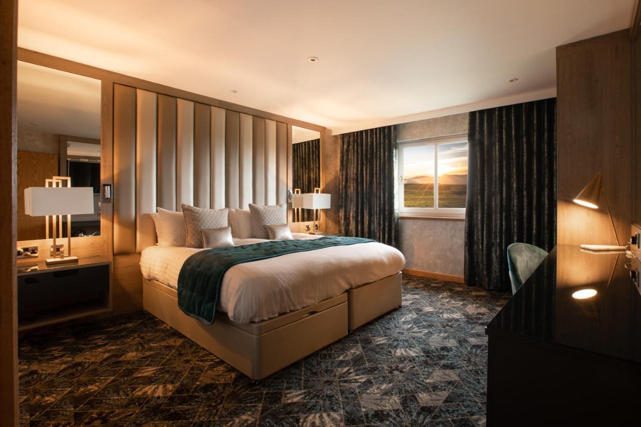 Radstone Hotel Larkhall  Buitenkant foto