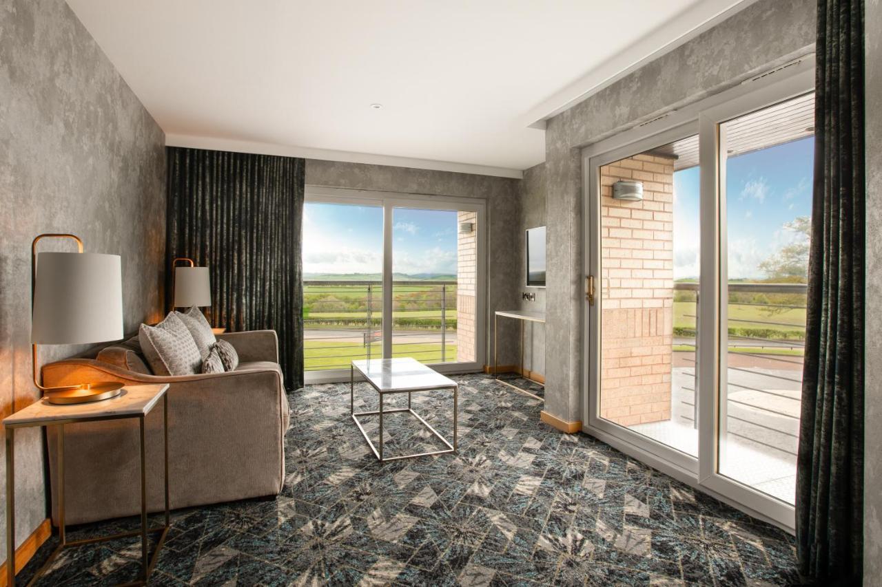 Radstone Hotel Larkhall  Buitenkant foto