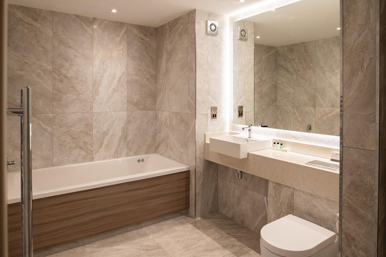 Radstone Hotel Larkhall  Buitenkant foto