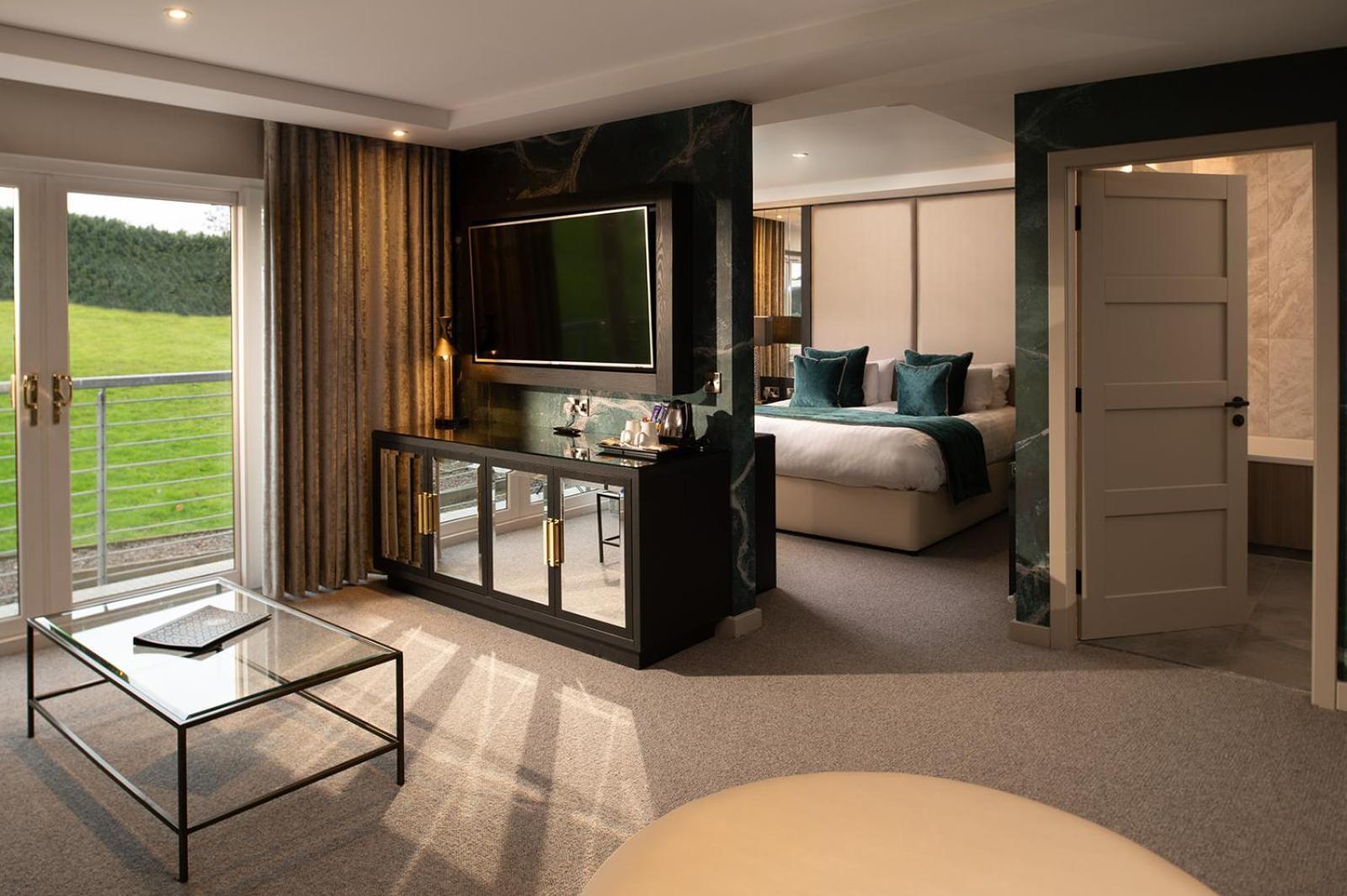 Radstone Hotel Larkhall  Buitenkant foto