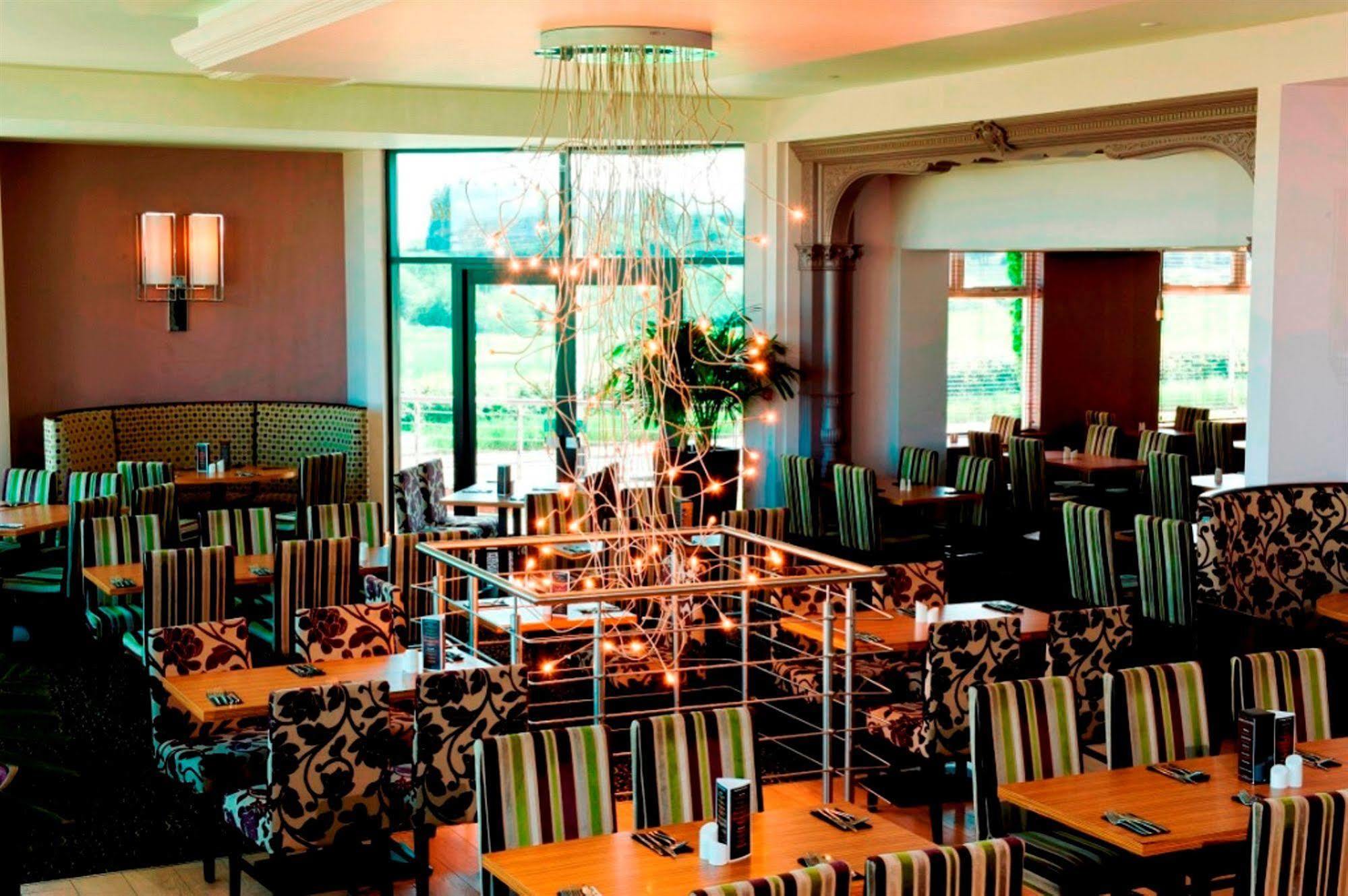Radstone Hotel Larkhall  Buitenkant foto