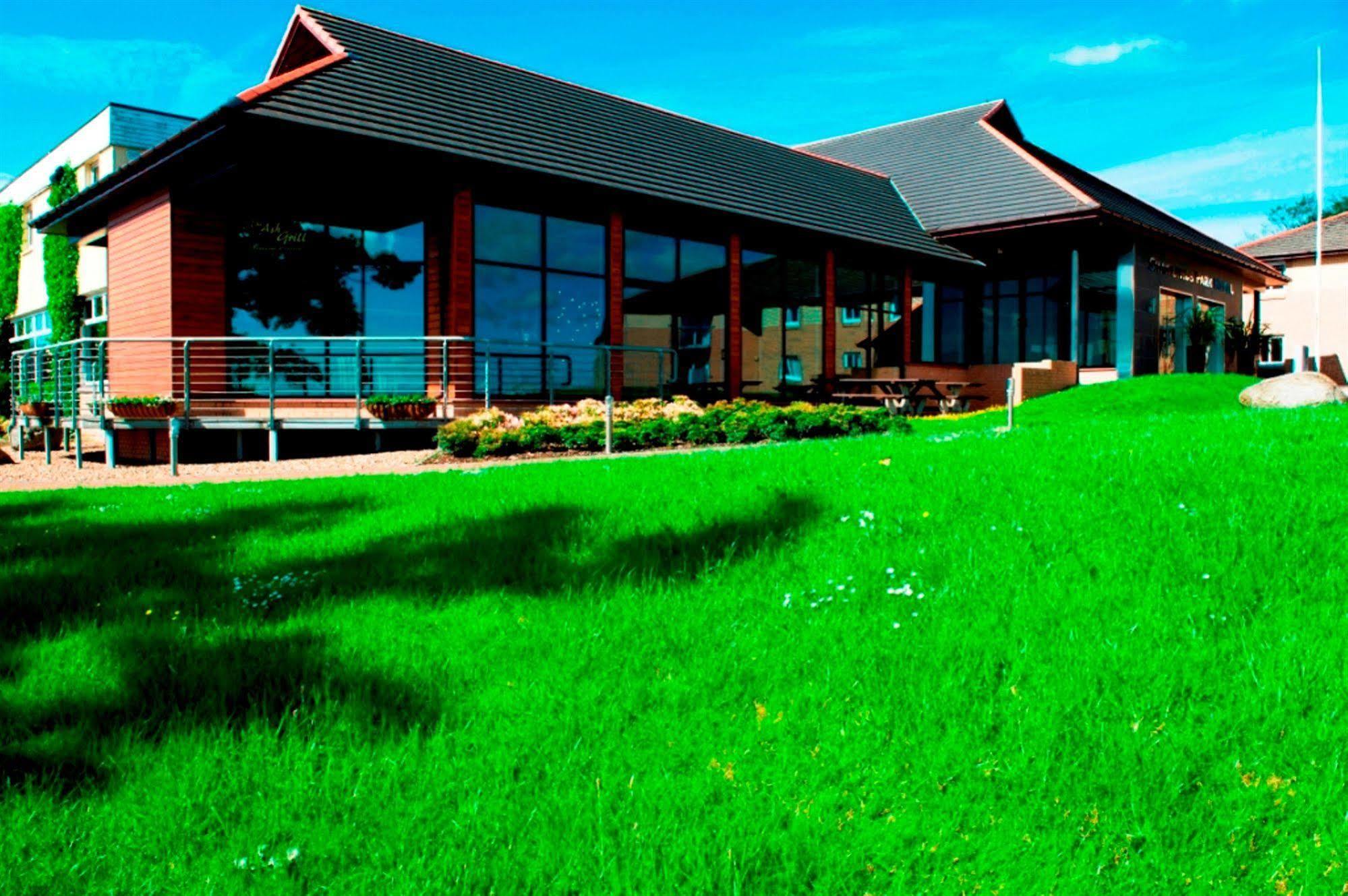 Radstone Hotel Larkhall  Buitenkant foto