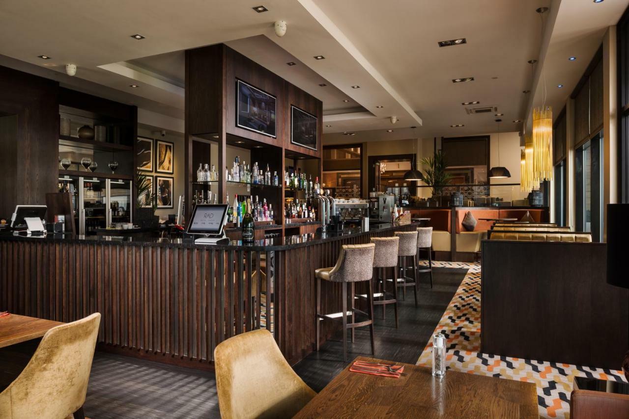 Radstone Hotel Larkhall  Buitenkant foto