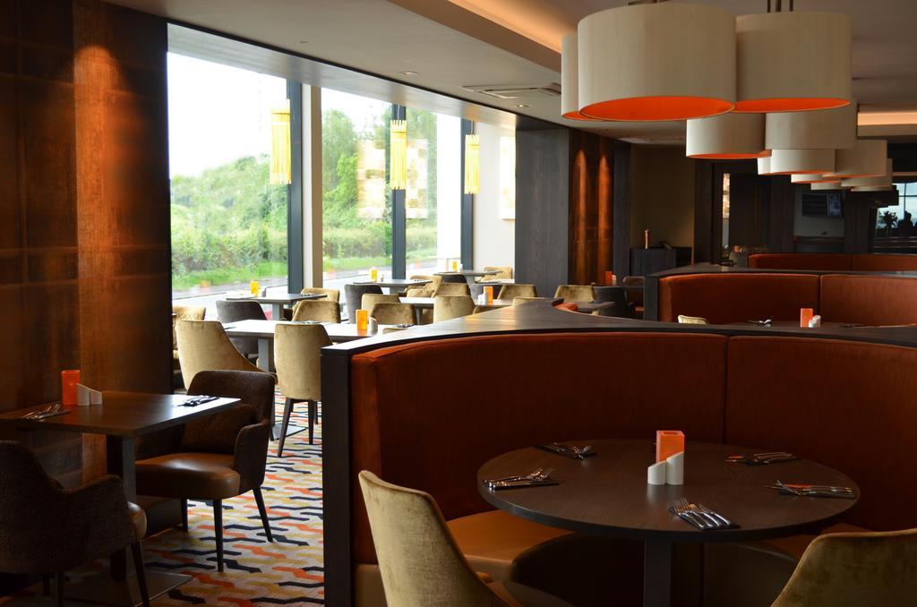 Radstone Hotel Larkhall  Buitenkant foto